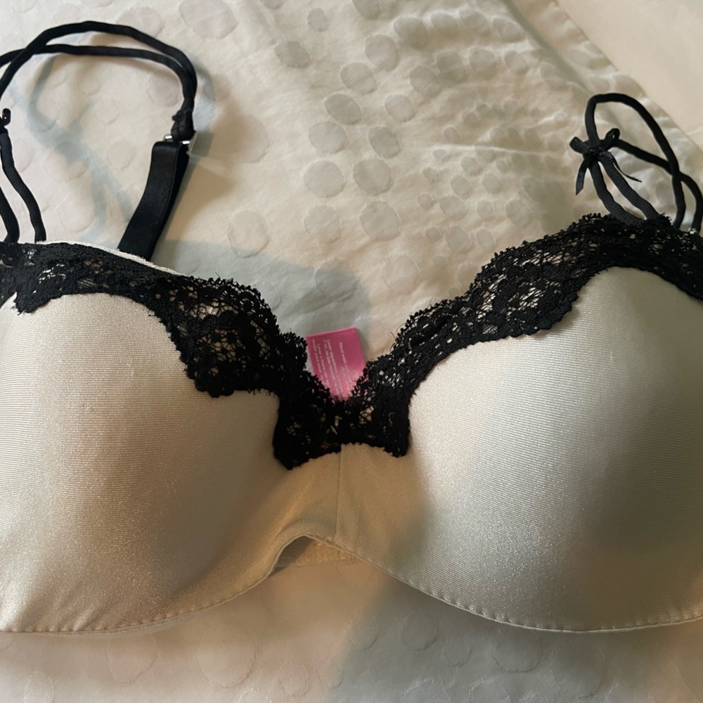 Isaac Mizrahi Cream Bra with Black Lace Trim